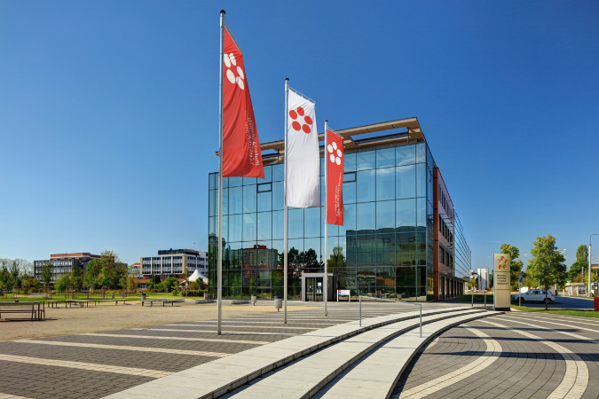 ¿Dónde estoy en la Jihočeská Univerzita? - Guess Who Template